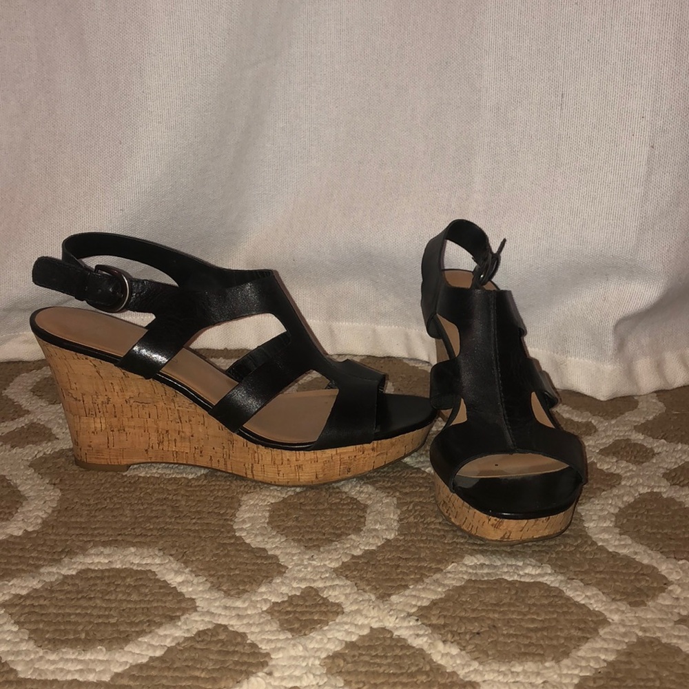Black wedges